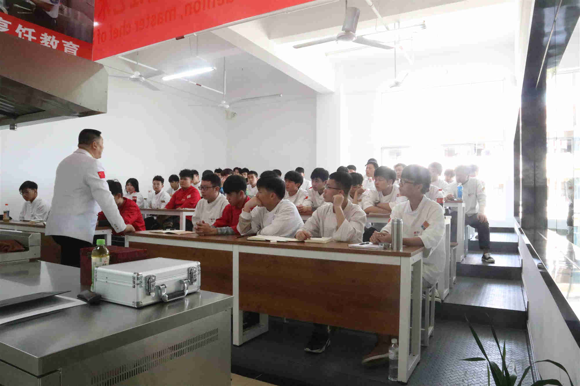 ��ʦ����ح�����δ�ʦ�ڿ�